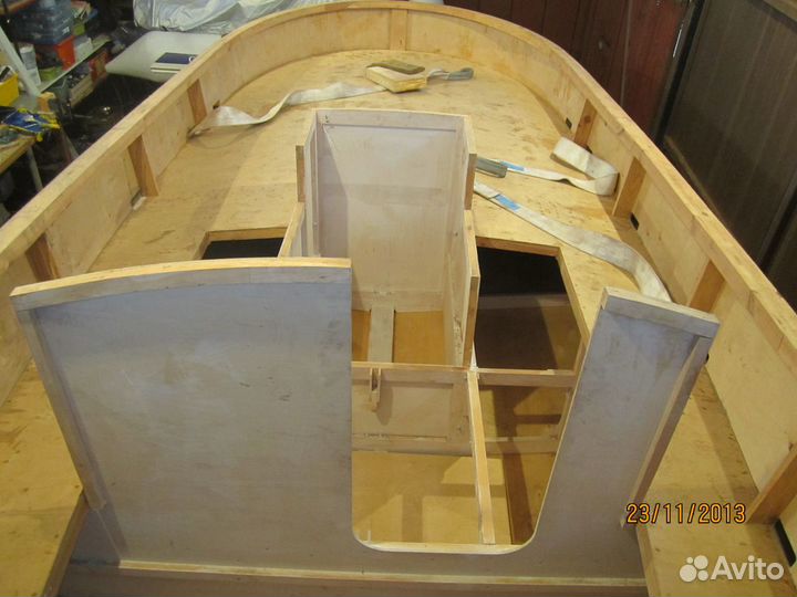 Корпус прогулочного катера