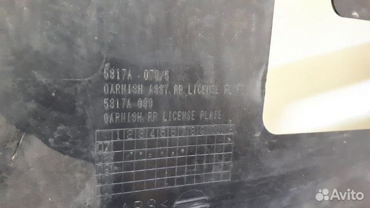 Молдинг двери багажника задний Mitsubishi Lancer