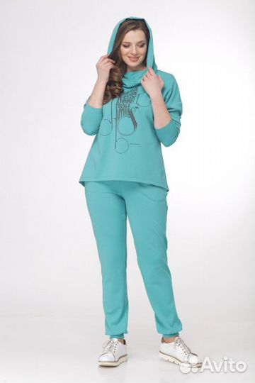 Продам спортивный костюм