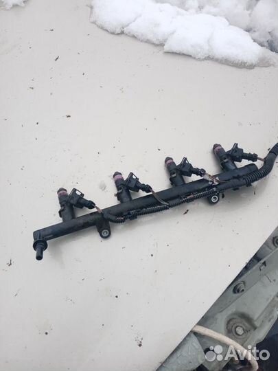 Топливная рампа, форсунки Renault Megane 2 1.6