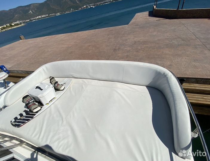 Моторная яхта с Флайбриджем