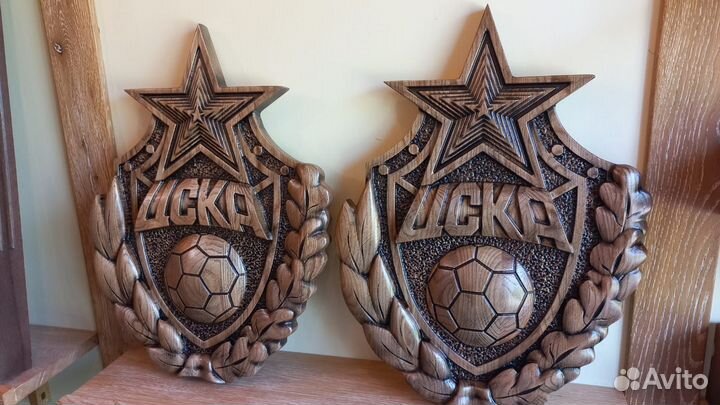 Резное панно из дерева