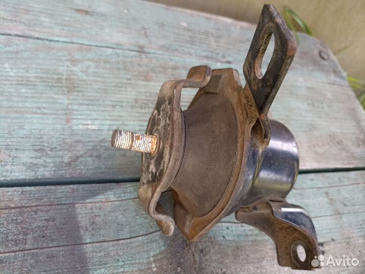 Подушка двигателя mitsubishi outlander