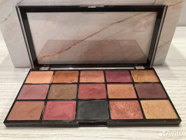 Палетка теней revolution