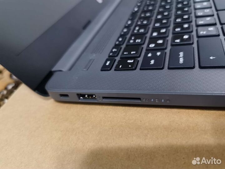 Ноутбук HP 240 g7 8/128 гб