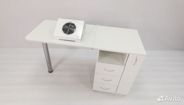 Маникюрный стол