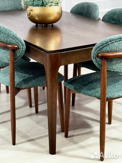 Кухонный стол и стулья новый