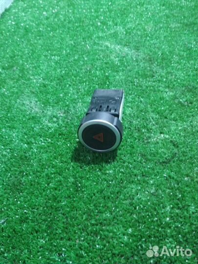 Кнопка аварийной сигнализации LADA Largus R90