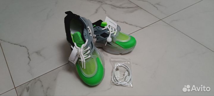 Светящиеся кроссовки новые с USB