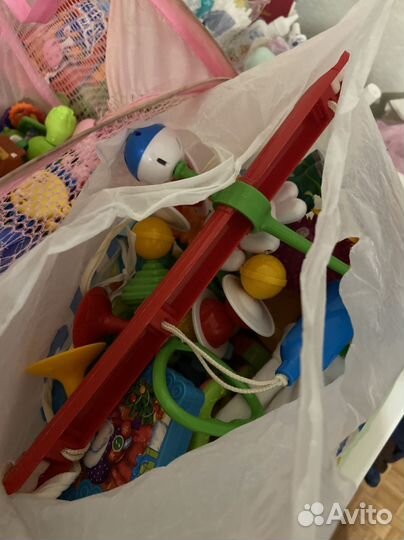 Игрушки пластмассовые и резиновые пакетом