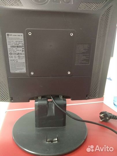 Монитор LG flatron L1750SQ-BN