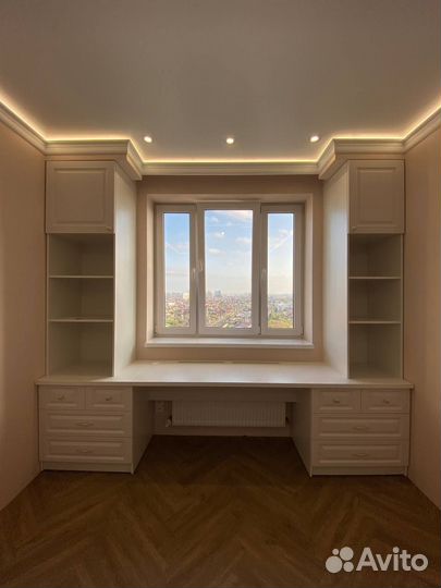 Компьютерный стол со стеллажом