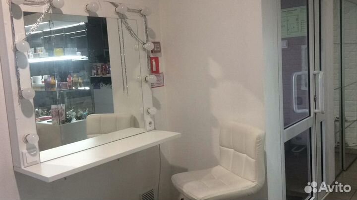 Рабочее место бровиста, лэшмейкера, визажиста