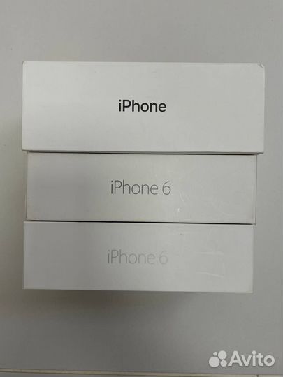 Коробки iPhone X и iPhone 6 с документами разные