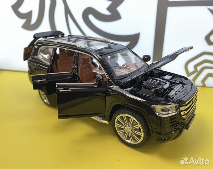 Toyota Land Cruiser 300 / Металлическая Игрушка