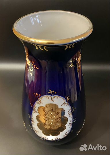 Ваза фарфоровая