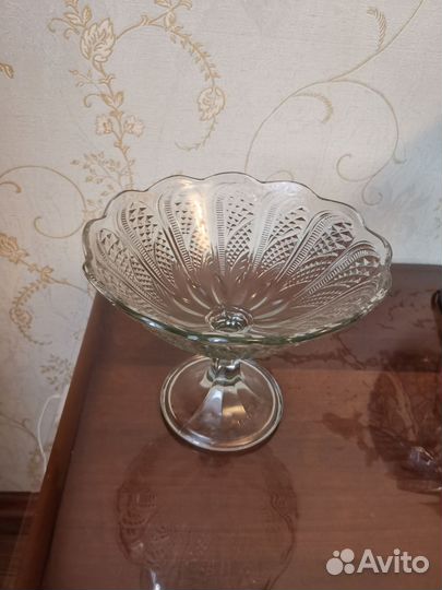 Ваза на ножке конфетница фруктовница