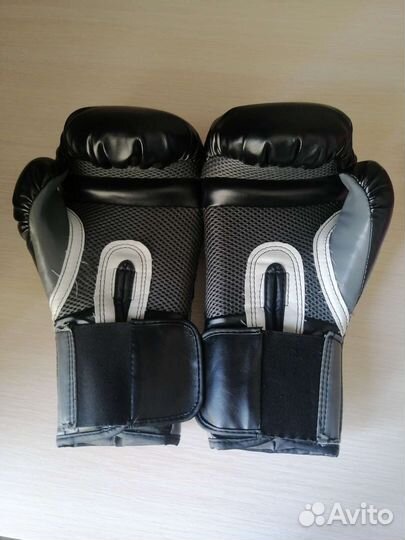 Боксерские перчатки