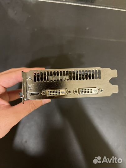 Надежная видеокарта Asus GTX 560 Ti