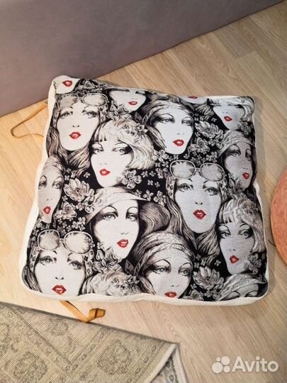 Декоративная Подушка фабрики 8 марта