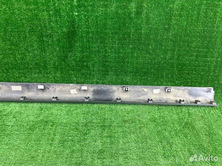 Накладка на порог наружная левая Hyundai Staria