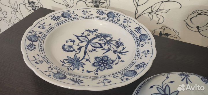 Набор супница с крышкой и блюдо фарфор