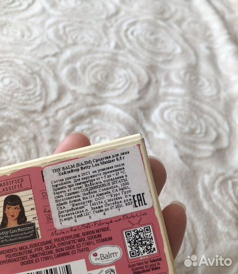 Компактный хайлайтер Betty-Lou Manizer от THE balm