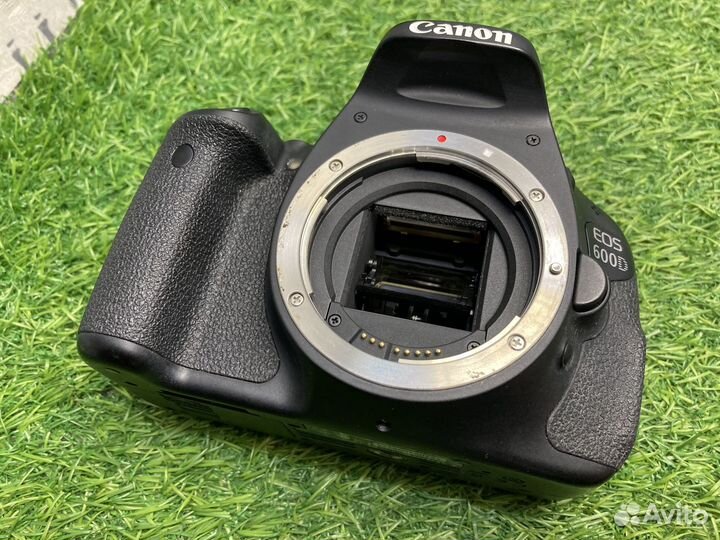 Canon 600D Kit 18-55mm 3.5-5.6 IS II 8.700 кадров