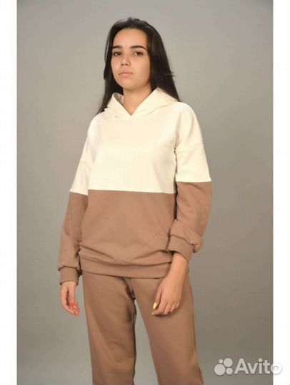 Костюм спортивный женский 42 размер новый