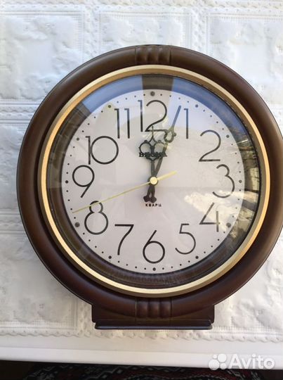 Часы настольные, брелок