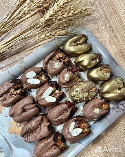 Шоколадные конфеты, финики, манго, наборы