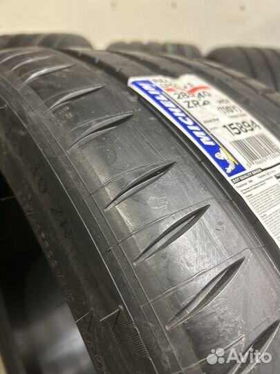 Michelin Pilot Sport 4 S 285/40 R22 и 325/35 R22 110Y