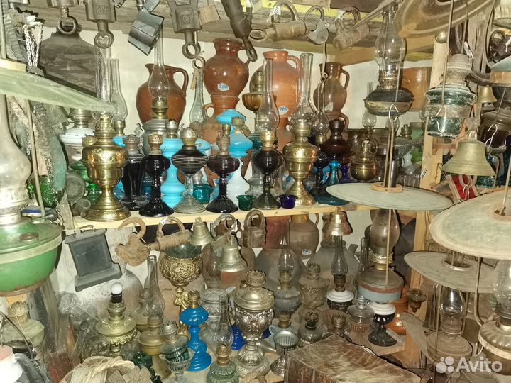 Лампы керосиновые старинные из цветного стекла