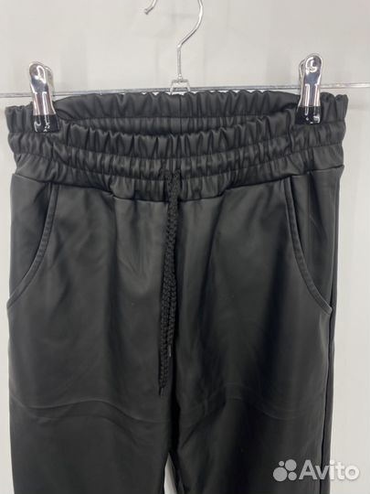 Брюки из экокожи