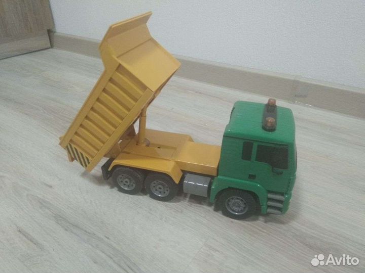 Грузовик самосвал на радиоуправлении