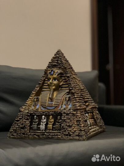 Пирамида большая