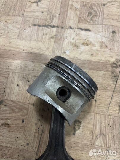 Поршень Mercedes-Benz 190 W201 М102 1992