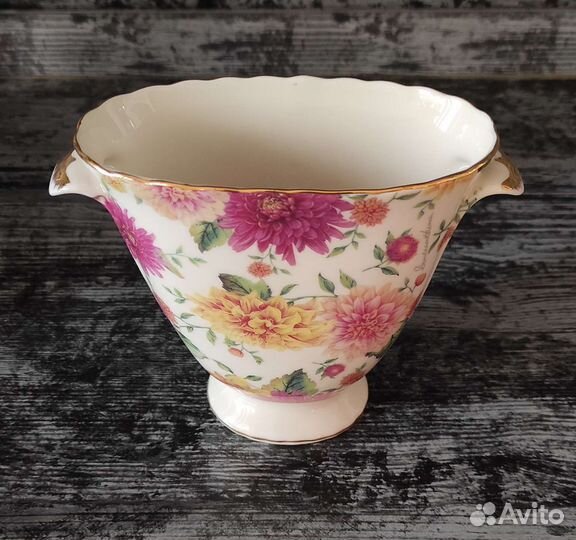 Шкатулки, ваза, икорница из фарфора