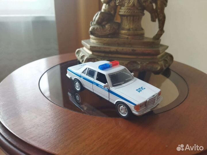 Продам модели автомобилей 1:43