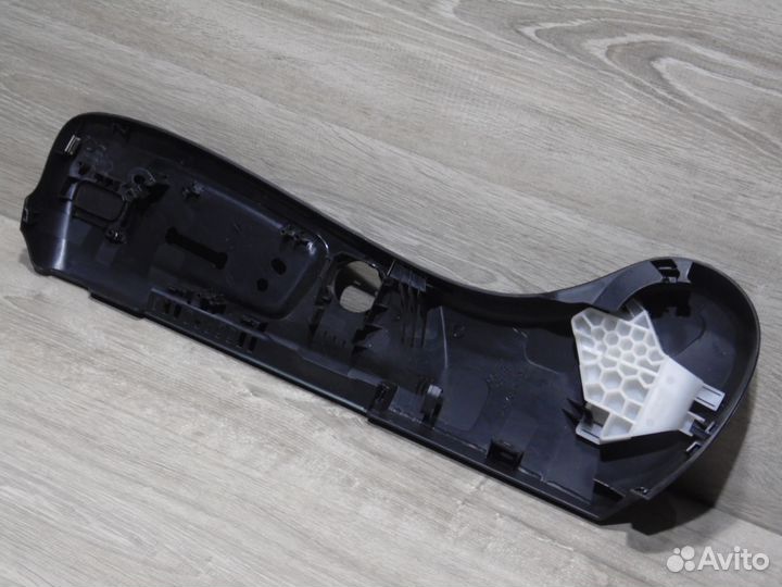 Облицовка сидения правая Тойота Приус 50