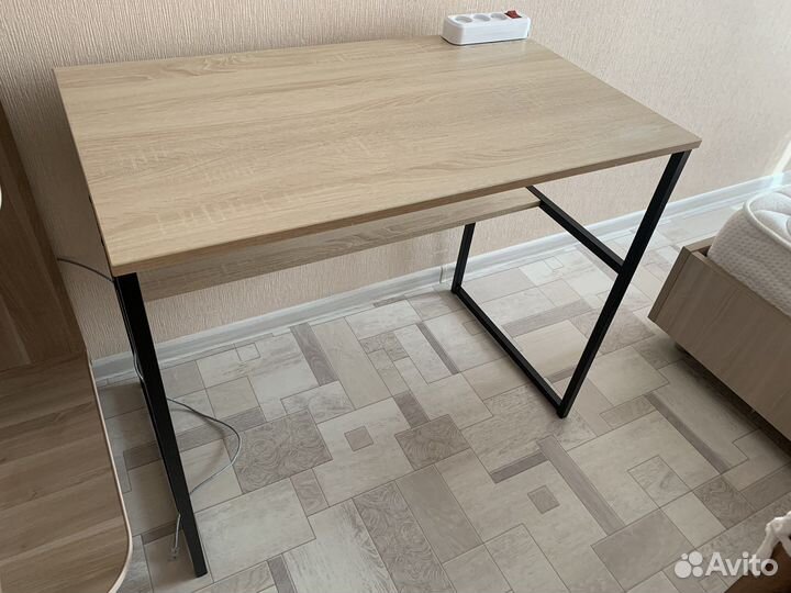 Письменный стол