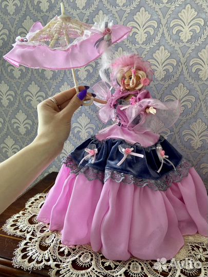 Кукла с зонтиком