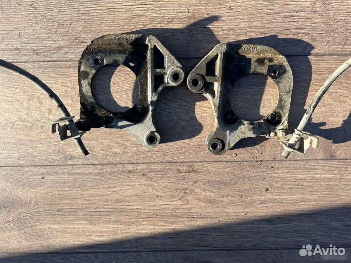 Скоба суппорта задняя Opel Astra 1.4 2012