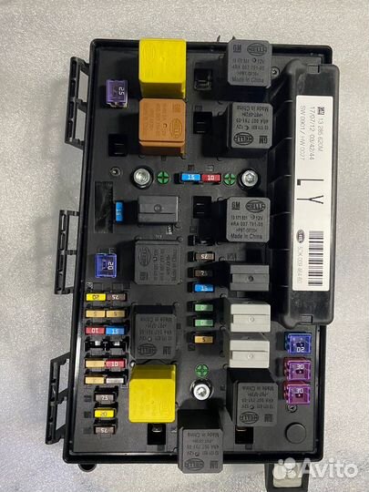 Блок предохранителей, передний Opel Zafira