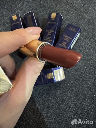 Матовая помада estée lauder pure color envy matte