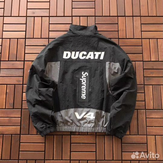 Ветровка supreme ducati
