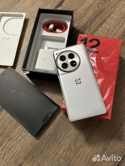 OnePlus 12, 12/256 ГБ