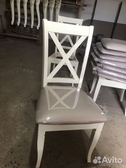 Стол со стульями