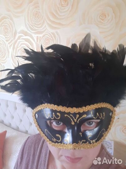 Маска карнавальная с перьями