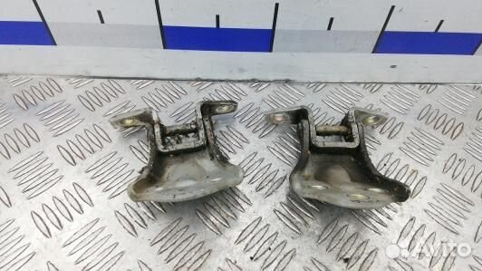 Петля передняя правая hyundai terracan HP (YBN05FB